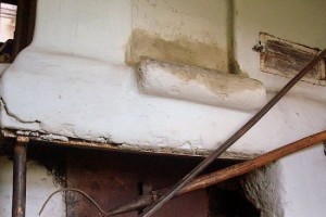 Житель Астраханской области прятал наркотики в старинной печи