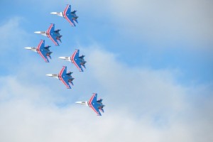 «Русские витязи» и «Стрижи» провели в Астрахани генеральную репетицию совместного полёта