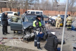 Пассажир такси получил серьёзные травмы в аварии на ул Адмирала Нахимова в Астрахани