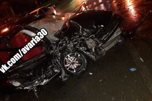В Астрахани пассажир, пострадавший в ночной аварии с участием двух легковушек, умер в больнице