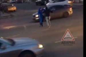 Астраханская полиция нашла и наказала парней, танцующих лезгинку посреди дороги