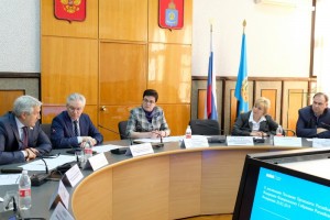 Депутаты Астраханской области предлагают поощрять сельских врачей с большим стажем работы
