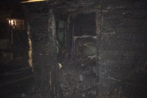 Астраханские пожарные ликвидировали огонь в бане