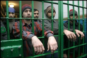 Задержанные в Астраханской области мигранты из Средней Азии заплатят штраф и отсидят в колонии