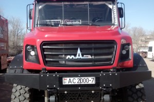 Белорусские гонщики испытывают новый капотный грузовик в Астраханской области