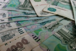 Астраханец обманул маму своего друга на 12 тысяч рублей