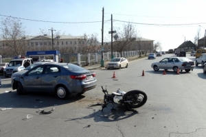 В Астрахани в результате ДТП серьёзно пострадал водитель мотоцикла