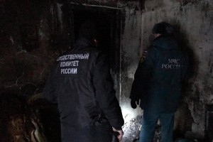 Следователи устанавливают обстоятельства гибели двух человек в доме на ул Сумгаитской в Астрахани