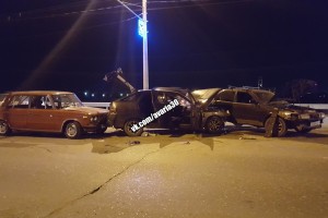 На Аэропортовском шоссе в Астрахани столкнулись три машины