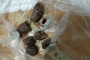 В Астрахани заключенному передали шоколадные конфеты с сюрпризом