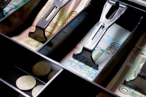 В Астраханской области неизвестный вынес из магазина кассовый ящик с деньгами