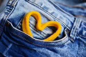 Сколько раз стирать джинсы, чтобы они выглядели лучше. Ответ вас удивит
