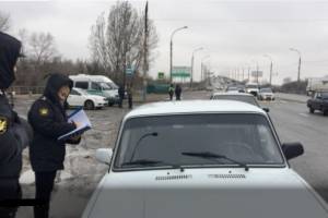 Астраханские водители на мостах остались без своих авто