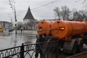 В Астрахани устраняют последствия непогоды