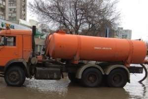На ликвидацию последствий дождя в Астрахани вышла вся коммунальная техника