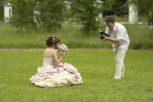 Фотографы признались, что могут вычислить скорый развод молодых по свадебным снимкам