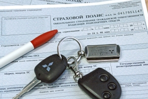 Астраханцы, чтобы получить полис ОСАГО, с пяти утра занимают очереди в страховых компаниях