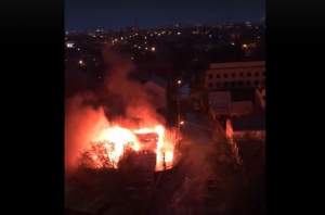 В Астрахани крупный пожар в жилом доме: подробности происшествия. ВИДЕО