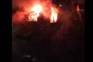 В Сети появилось видео крупного пожара в Астрахани