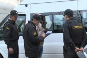 Должников в Астрахани теперь выявляют на парковках