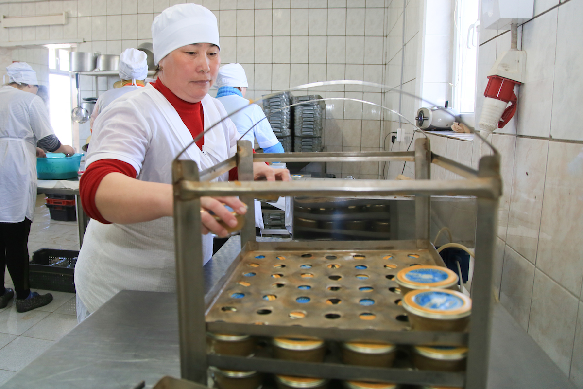 Какие товары производят в астраханской области. Астраханские продукты. ООО вкусный продукт Астрахань. Продукция производящаяся в Володарском районе. Продукция производящаяся в Астраханской области.