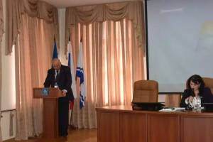 Гордума приняла отчет главы администрации Астрахани Радика Харисова