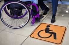 По требованию прокуратуры на стоянке торгового комплекса парковочные места для инвалидов приведены в соответствие с требованиями закона