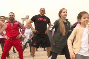 Астраханские школьники встретились с одним из сильнейших людей планеты