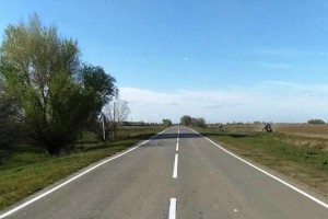 На трассах Астраханской области обновляют разметку