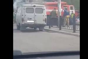 В Астрахани горящий УАЗик попал на видео