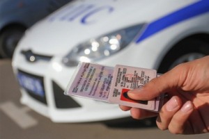 Астраханец разъезжал за рулём с поддельным водительским удостоверением
