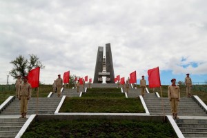 Сергей Морозов принял участие в траурном митинге у Мемориала Славы воинам 28-й армии в Хулхуте