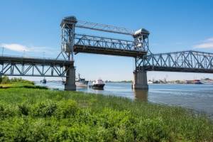 В Астрахани 8 и 9 мая разведут Старый мост