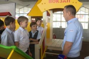 Астраханским школьникам рассказали о безопасности на ЖД-путях