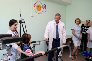 Врио губернатора Астраханской области посетил новый медицинский центр для реабилитации детей
