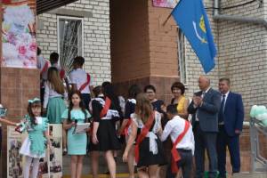 В школах Астрахани прозвенел последний звонок