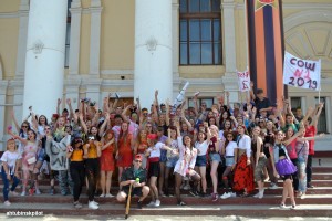 По улицам Ахтубинска прошли участники «Рваного парада»