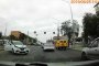 На ул. Яблочкова автомобиль снес ограждение. Видео