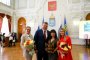 Астраханский губернатор поздравил  учителей и получил от них похвальный лист