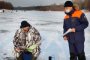 ГИМС МЧС России: При зимней рыбалке толщина льда должна быть более 10 сантиметров
