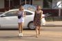 На дорогах Астрахани волонтёры раздают светоотражающие предметы и разъясняют ПДД