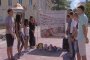В  Братском саду астраханские школьники и студенты провели  акцию "День памяти" по жертвам теракта в г. Беслане