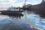 В Астрахани Волгу вновь загрязнили нефтью