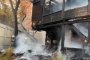 В Астрахани огонь охватил старый деревянный дом
