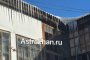 Может череп проломить: астраханцам угрожают сосульки