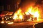В Астрахани подожгли автомобиль, а рекламный щит вспыхнул от брошенного окурка