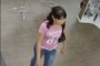 Астраханская полиция разыскивает женщину, напавшую с ножом на продавца магазина