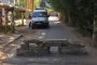 Астраханцы поспорили из-за бетонных баррикад во дворе дома