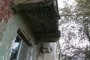 В Астрахани засняли небезопасные балконы
